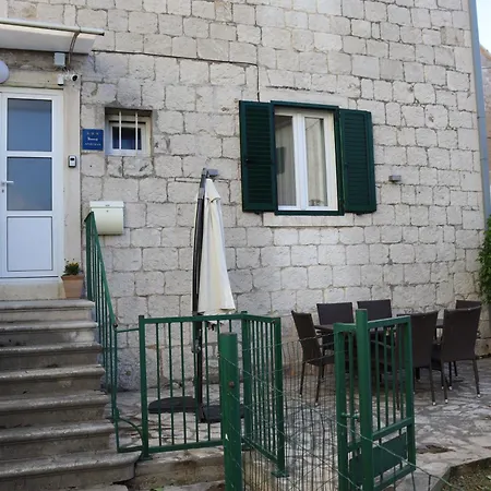 Cetina דירה